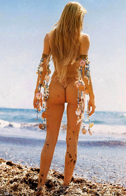 Η Γιολάντα Διαμαντή σε παλιές σέξυ topless φωτογραφίες