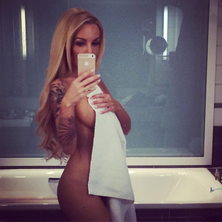 Η Playmate του Playboy Βουλγαρίας Ιωάννα Ζησάκη σε selfie και σέξυ φωτογραφίες