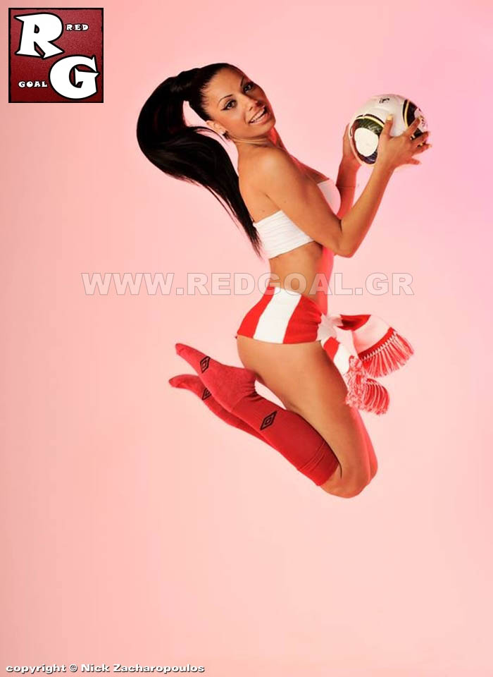 Η σέξυ χορεύτρια Αγγελική Ζέκη σε σέξυ φωτογράφηση