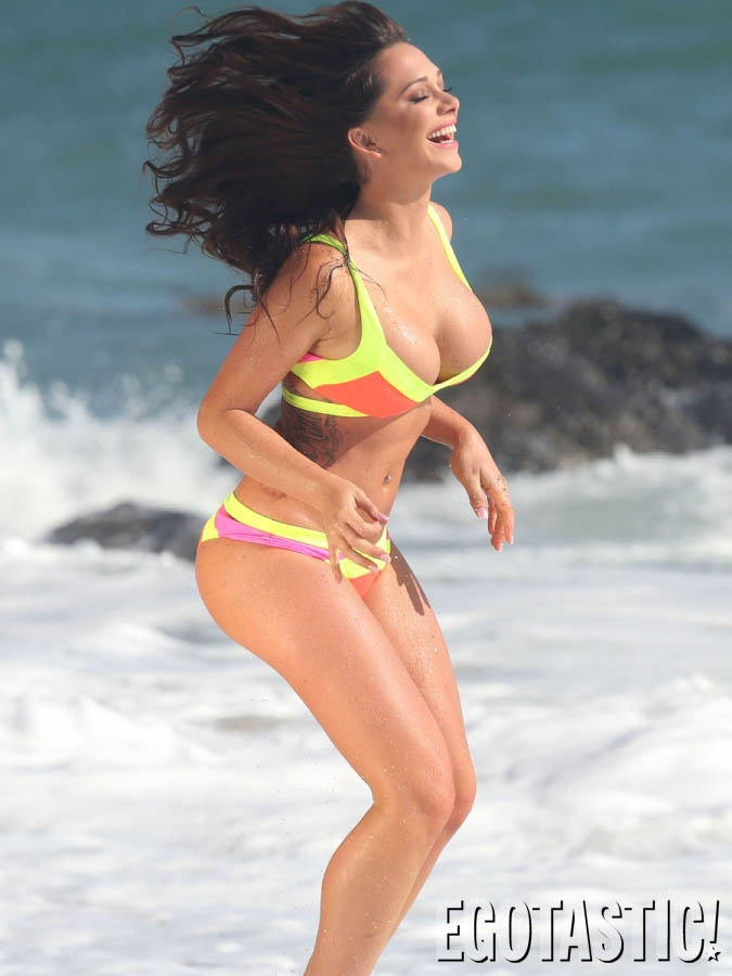 Η Destiny Dixon μένει topless σε παραλία του Malibu