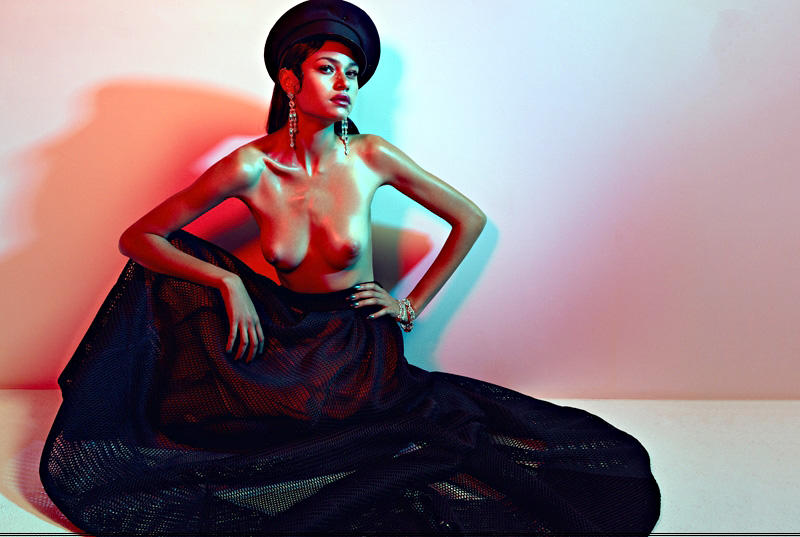 Το μοντέλο Liliana Redon σε topless φωτογράφηση