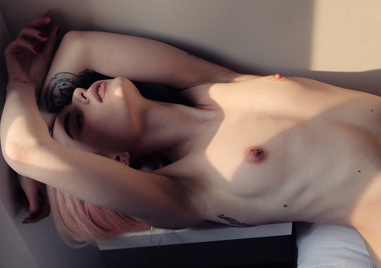 Η Shari σε topless φωτογραφίες για το περιοδικό P