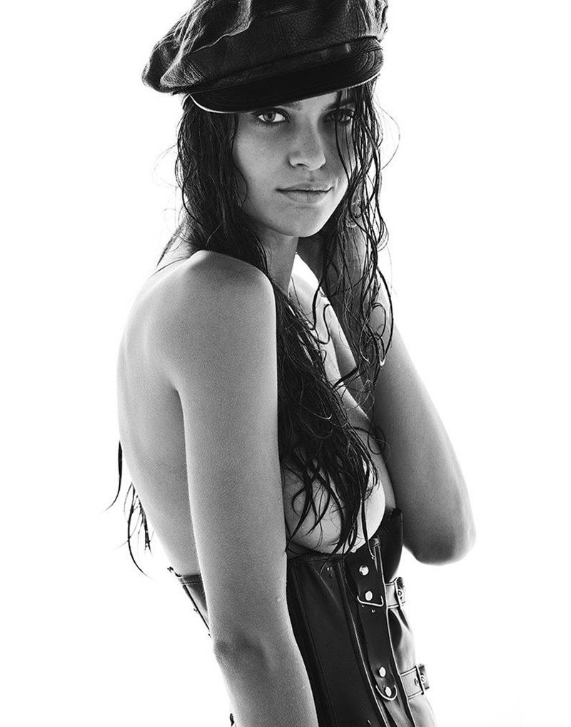 Topless φωτογραφίες της Βραζιλιάνας Thais Oliveira