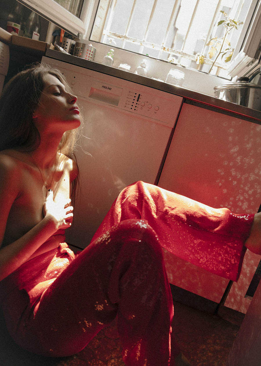 Topless φωτογραφίες της νεαρής Charlotte Guillonneau
